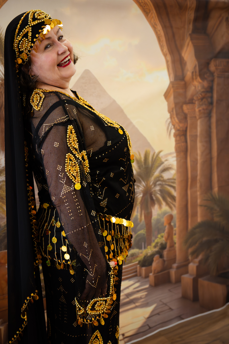 Black & Gold Assuit Dress with accessories - Image 4